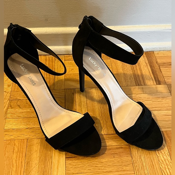 High Heel- size 8.5 - Picture 2 of 3